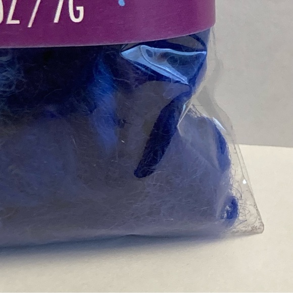 6 Dimensions FeltWorks 100% Wool Blue Curly Roving 0.25oz Needle Felting Crafts - Picture 7 of 16
